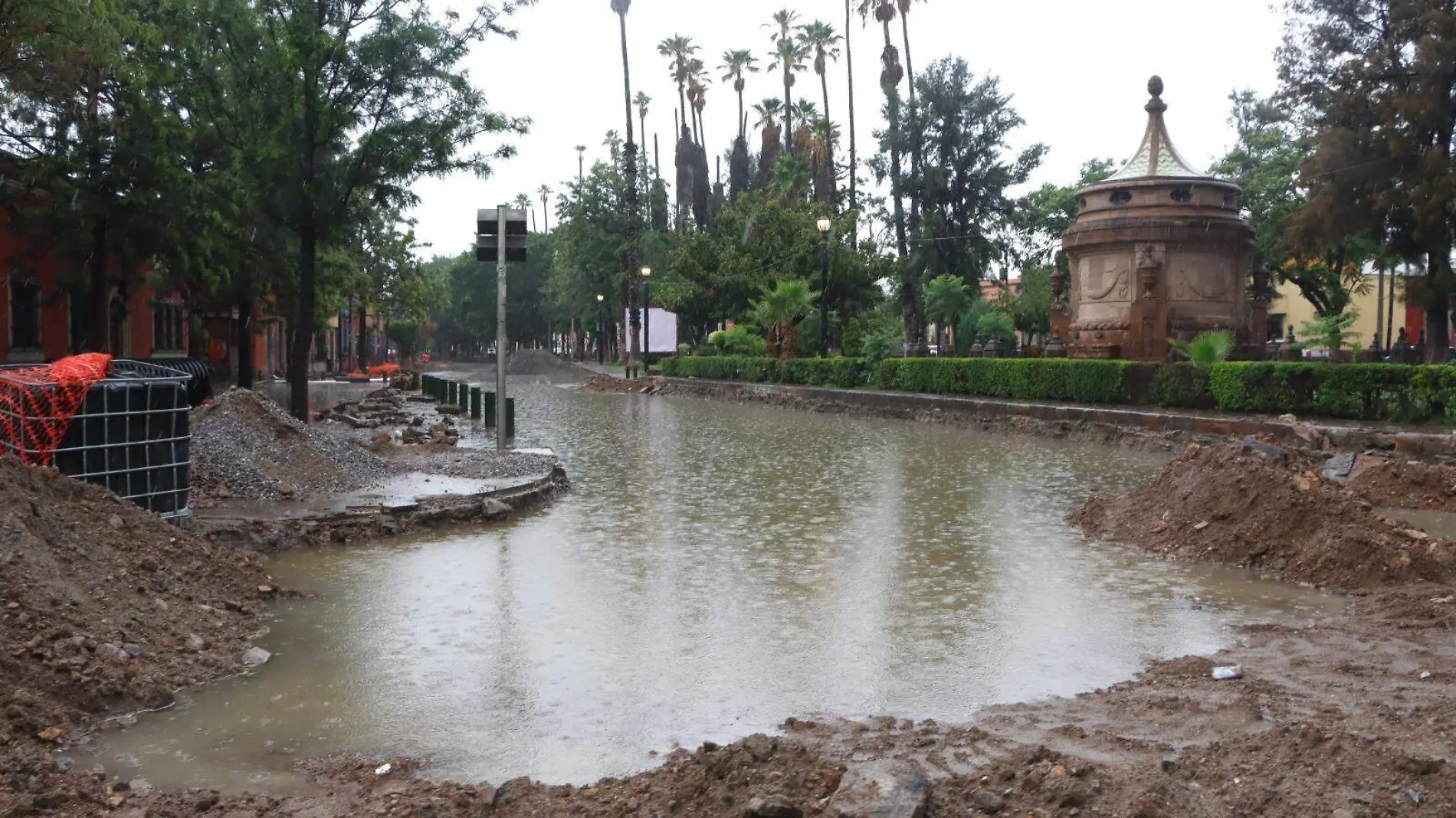 Obras en Calzada de Guadalupe - Paseo Esmeralda (6)